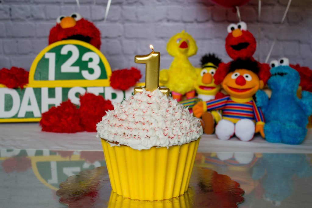 Learn how to make an adorable Giant Cupcake Smash Cake at home for your little one's First Birthday or Smash Cake Pictures!