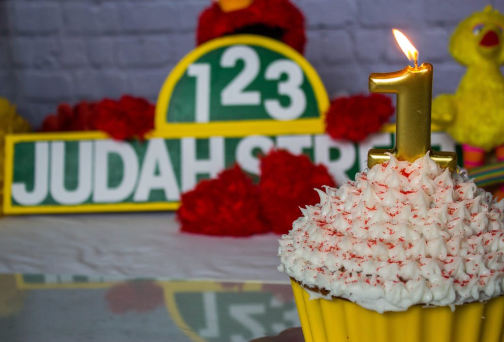 Learn how to make an adorable Giant Cupcake Smash Cake at home for your little one's First Birthday or Smash Cake Pictures!