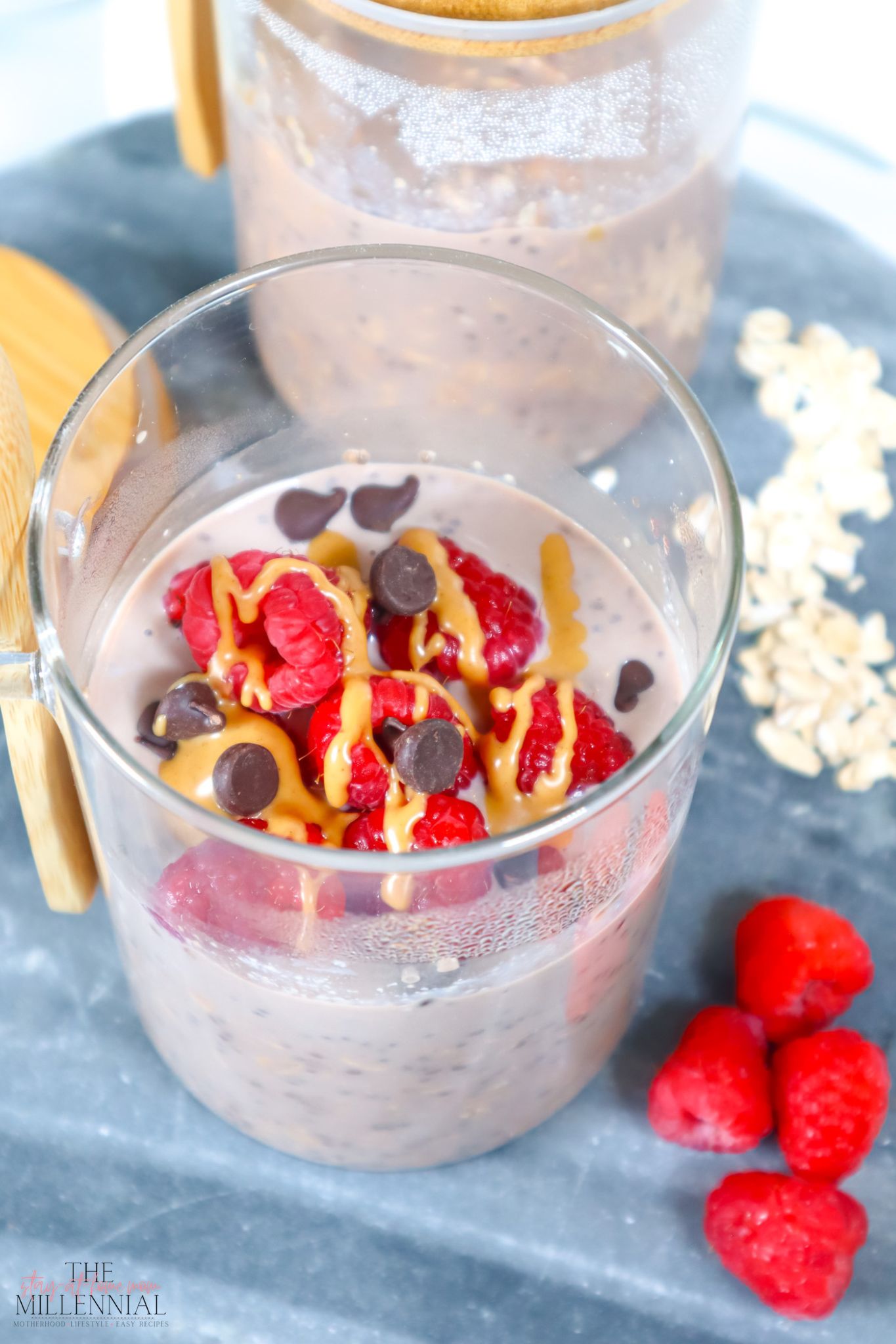 These chocolate peanut butter overnight oats are absolutely delicious, full of protein and made with only 5 ingredients!